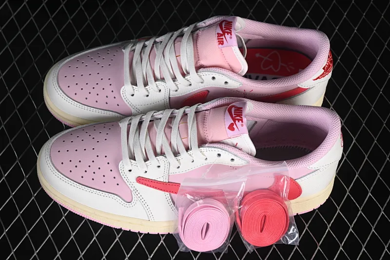 All categories Air Jordan Jordan series basketball shoes Air Jordan 1 Low pure original version Travis Scott x Air Jordan 1 Low OG AJ1 Joe 1 undercut low IQ7604-101